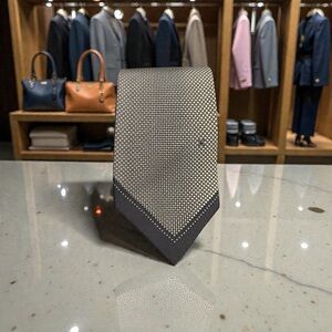 Gucci 100% Silk Made in Italy Geometric Tie